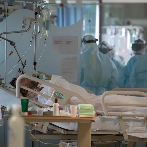 Zorgverzekeraars sturen patiënten naar buitenlandse privéklinieken maar wijzen niet op de risico's