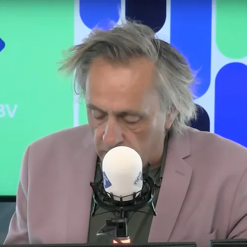 'Wat is het verschil tussen Marco Kroon en een robothond?'