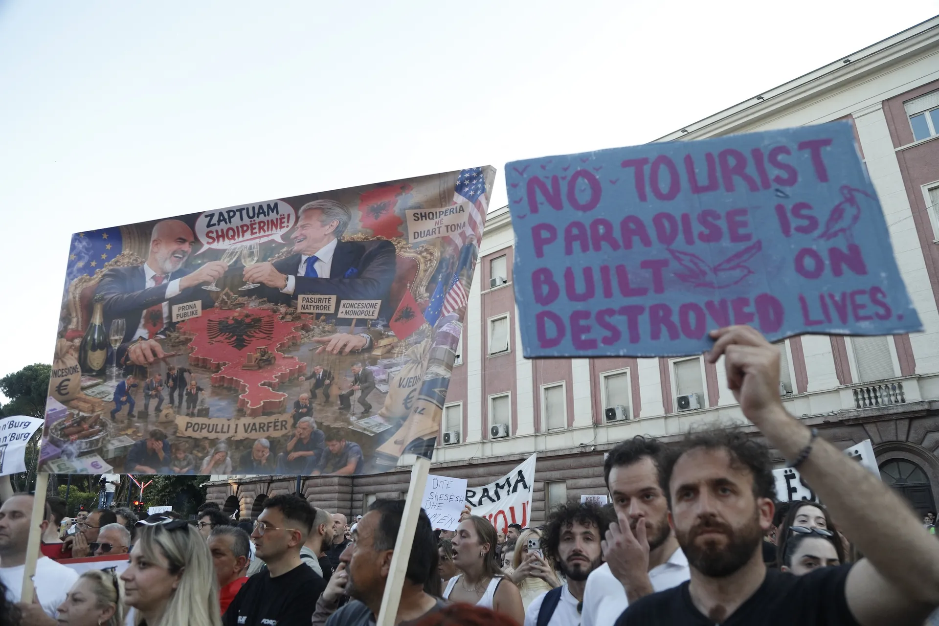 Albanezen in opstand tegen miljardenresort Trump en Kushner in kwetsbaar Albanees natuurgebied - Joop - BNNVARA