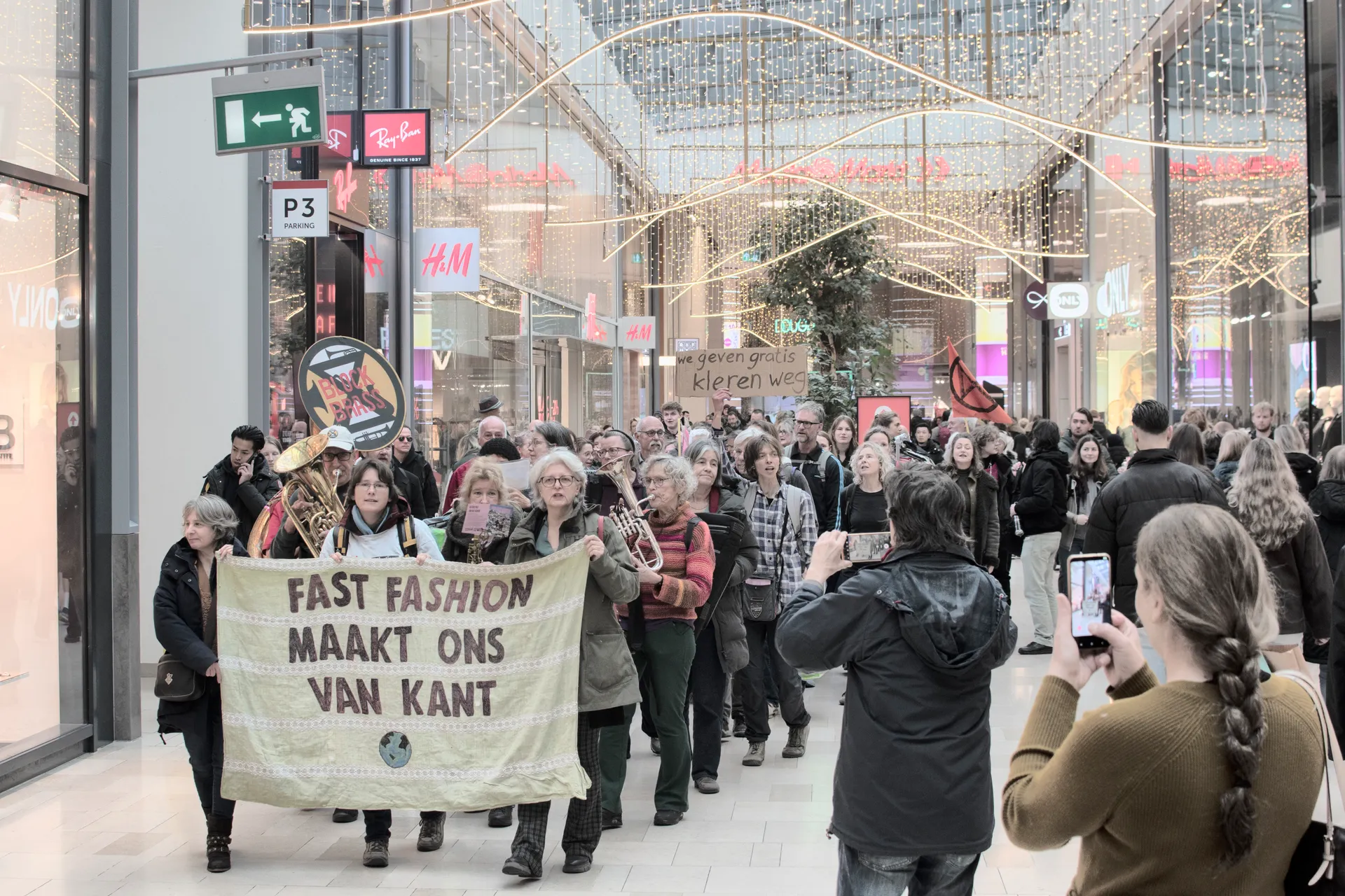 Afbeelding van De kater van Black Friday: In Hoog Catharijne stonk het naar Fast Fashion