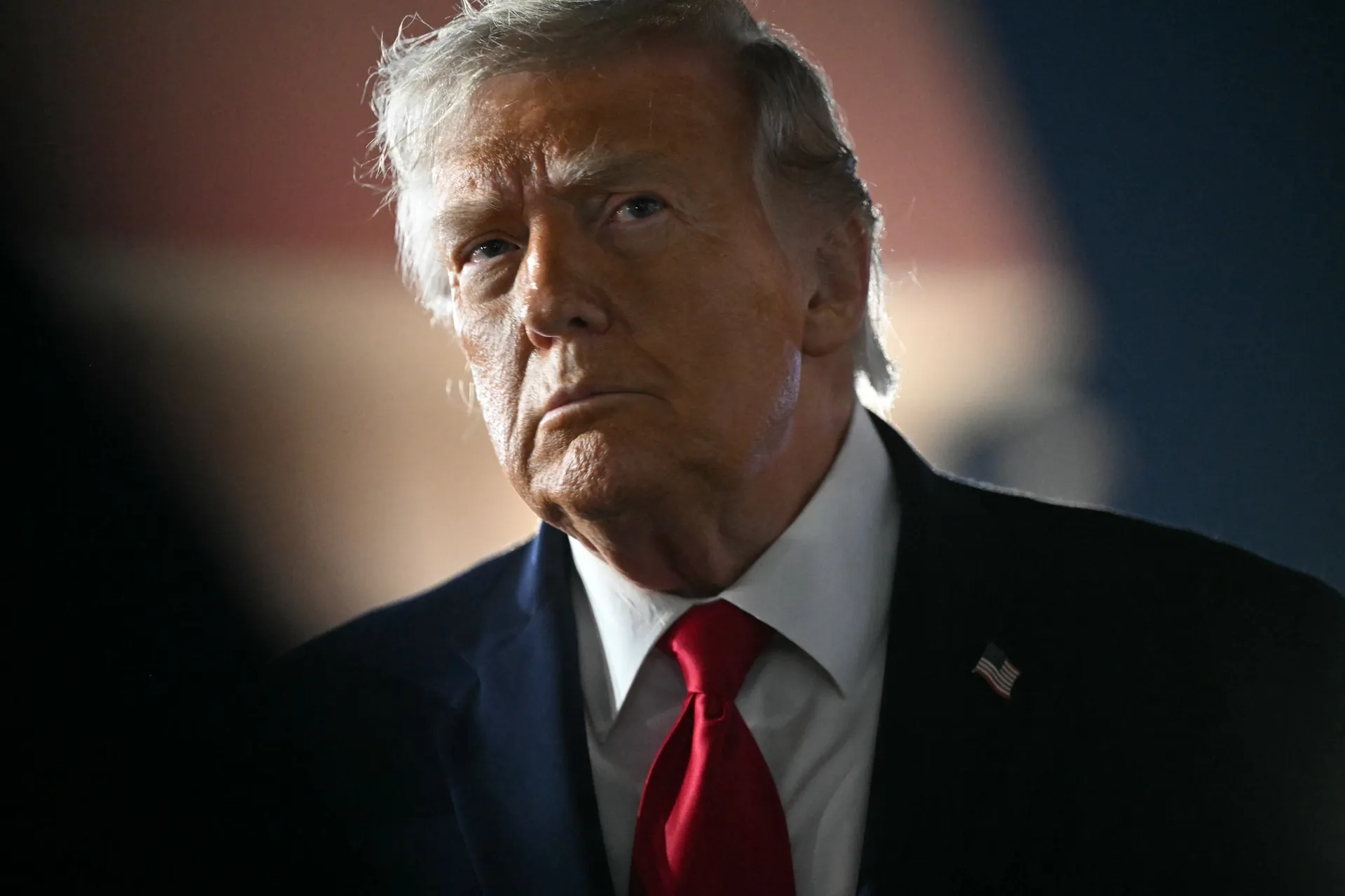 Misdaadfamilie Trump harkte miljarden aan cryptodollars binnen, investeerders zagen hun geld verdampen - Joop - BNNVARA