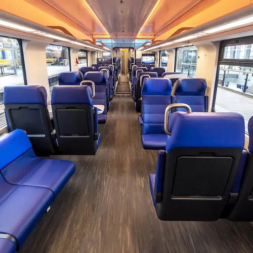 Kippenpootjes en spruitjes in de treincoupé