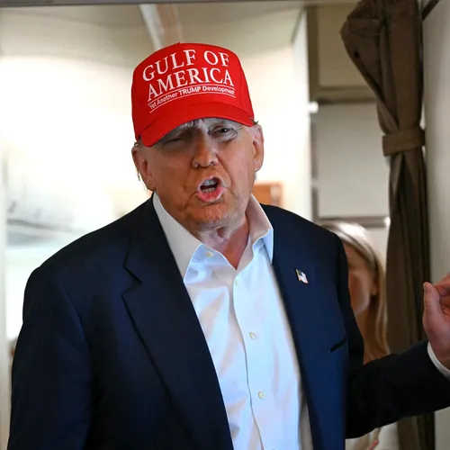 Trump wil scholen straffen die les geven over slavernij en wil nieuwe vorm van slavernij invoeren