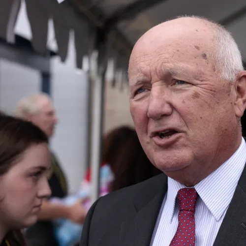 Ook Canadezen walgen nu van Trumps ambassadeur Pete Hoekstra: ‘Onuitstaanbaar en egoïstisch’