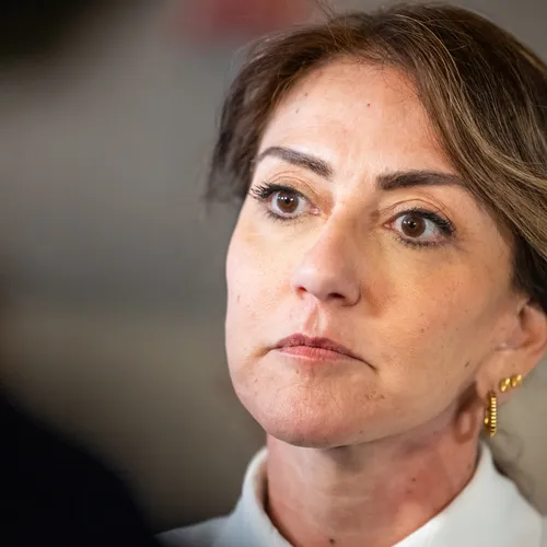 De macht van Defensie bedreigt de democratie