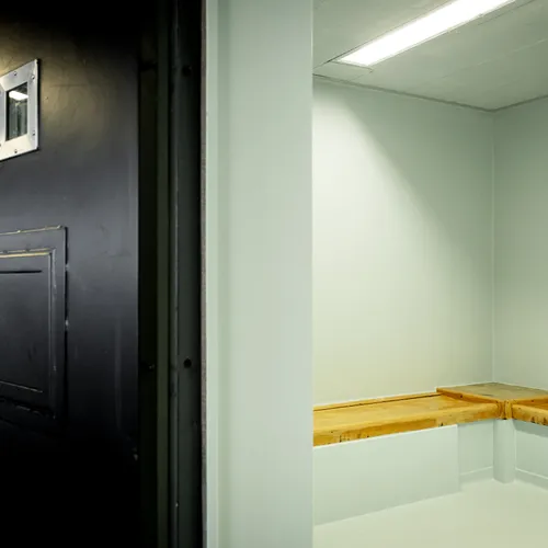 De poortwachters die vreselijk te laat kwamen