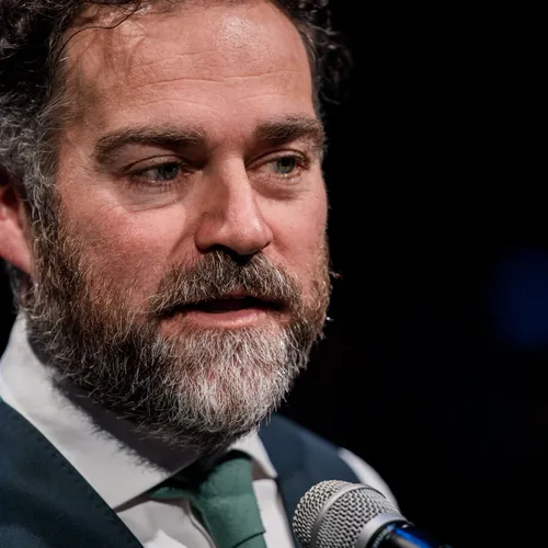 Richtingenstrijd VVD: terwijl Yesilgöz als een dolle om zich heen slaat, pleit Klaas Dijkhoff voor ‘milde meerderheid’