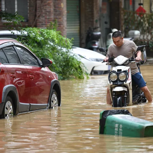 Klimaatcrisis: Ergste overstromingen in dertig jaar treffen Chinese stad Rongjiang