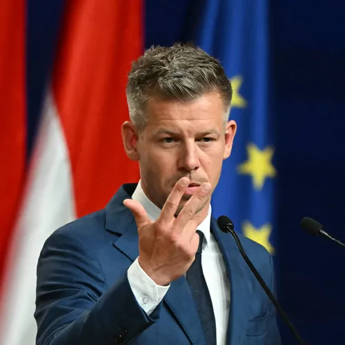 Nieuwe Hongaarse premier Magyar rekent af met tijdperk Orbán en zegt vol in te zetten op EU en rechtsstaat