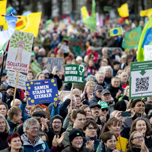 Tienduizenden mensen in Den Haag de straat op voor Klimaatmars