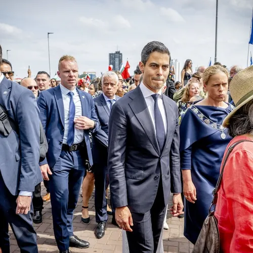 Jetten biedt Molukkers excuses aan voor schandalige behandeling door Nederlandse overheid