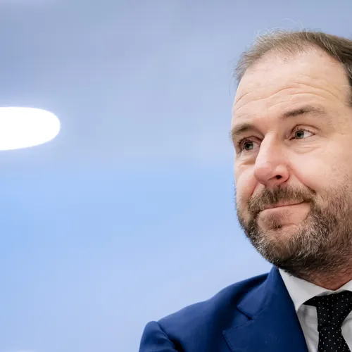 Asscher op ramkoers bij FNV, liquideert arbeidersdemocratie