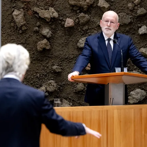 Frans Timmermans (GL-PvdA): 'Met extremen kun je niet regeren. Beloven de hemel, geven anderen de schuld'