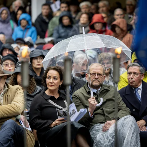 Mooi, al die excuses, maar waar blijft de opstand tegen de afbraak van de rechtstaat en democratie nu?