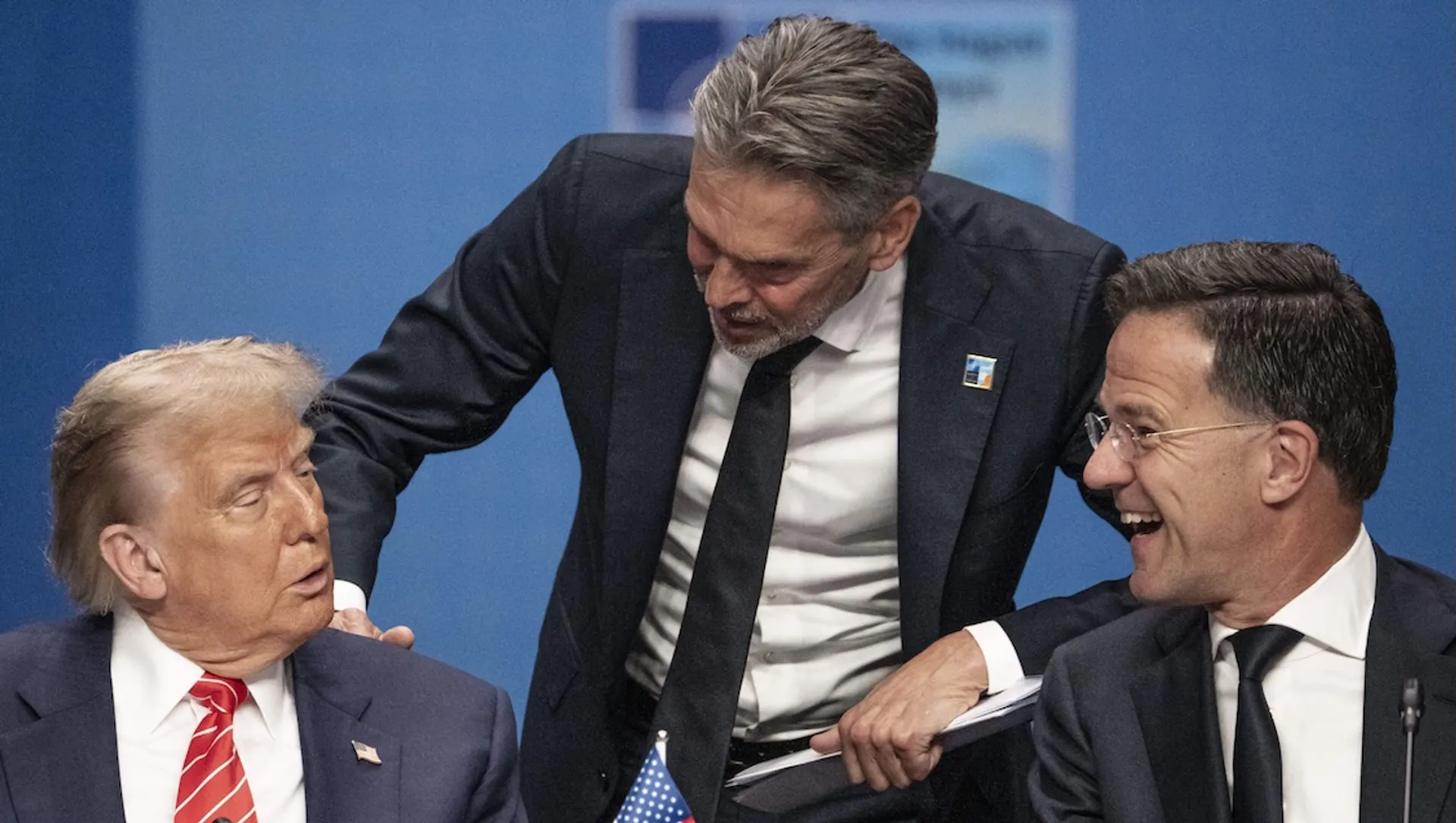 Afbeelding van Dat overdreven slijmen bij Trump, werkt dat nou?