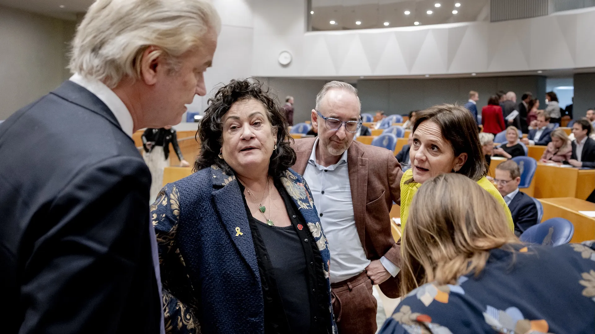 Giftige wisselwerking tussen politici, kranten en YouTube-gebruikers in aanwakkeren racisme en discriminatie