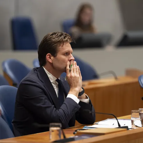 China lekt namen AIVD-medewerkers in nasleep van Nexperia-rel Karremans (VVD)