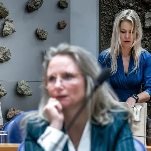 Fleur Agema en Femke Wiersma ruziën over ziekmakende geitenhouderijen