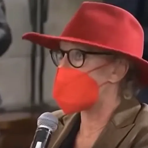 Journalist Ingeborg Beugel vrijgesproken na fopaanklacht wegens helpen vluchteling