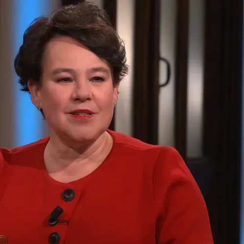 Sharon Dijksma hekelt laffe houding kabinet bij bedreiging lokale bestuurders door rechtsextremisten