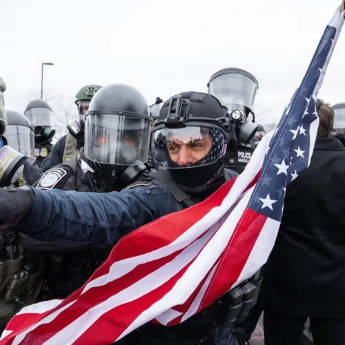 Waarom we autoritaire macht te vaak verwarren met orde en daadkracht