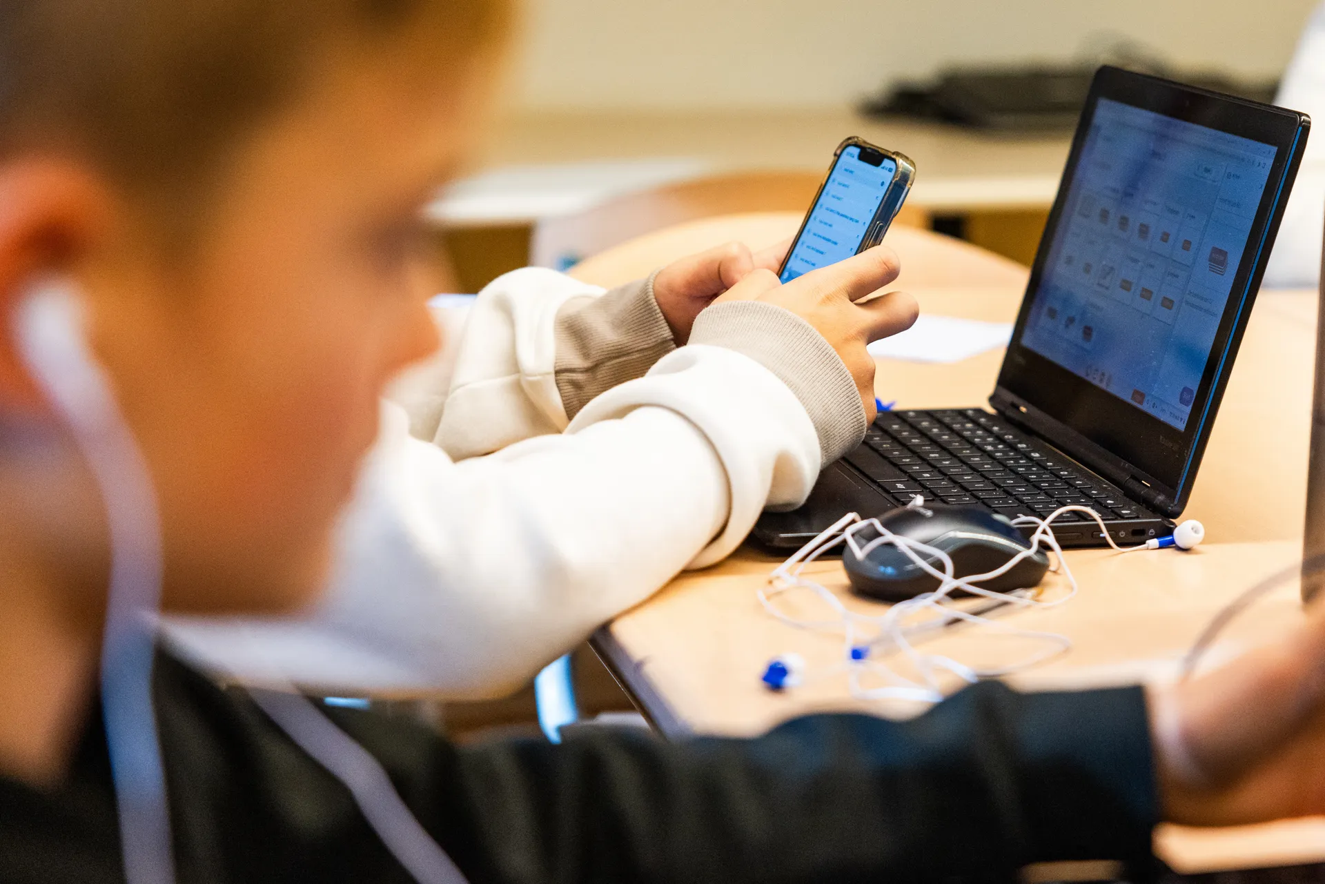 Afbeelding van Digitale vogel in strijd tegen de giftige sociale media