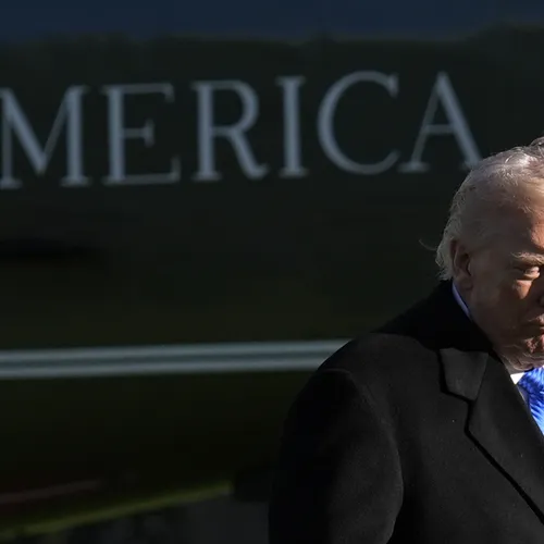 VS blijkt stiekem bankroet terwijl het oorlog tegen Iran voert