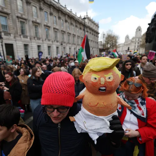 Miljoenen betogers de straat op tegen facisme, voor Palestina en tegen Donald Trump