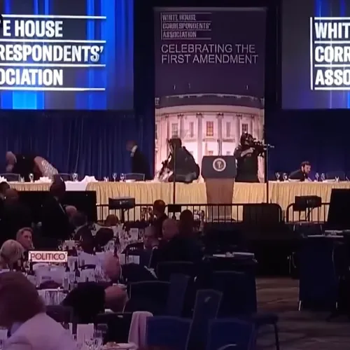 Verwarde man pleegt mislukte aanslag op feestelijk mediaspektakel met Trump