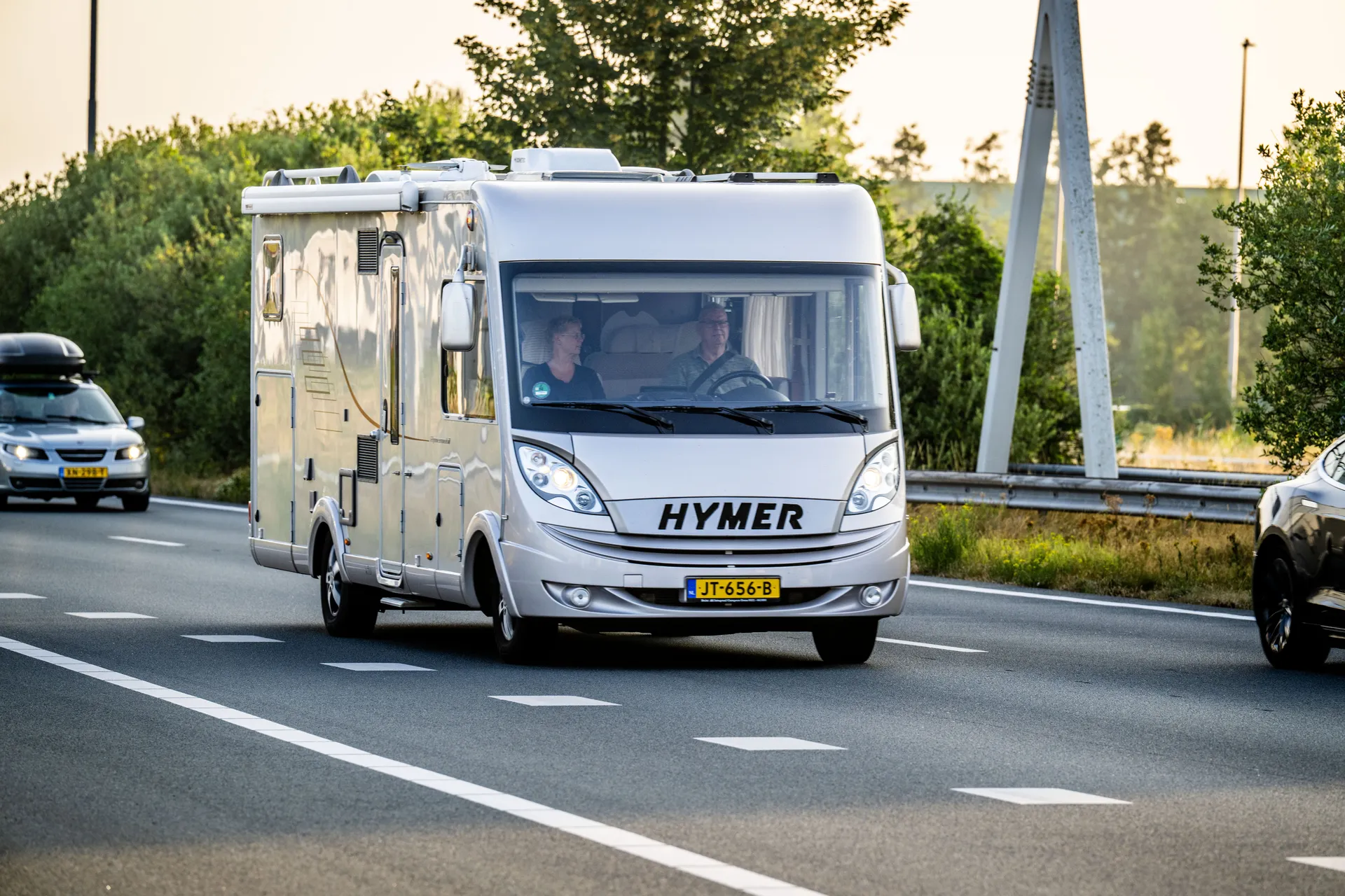 Afbeelding van Tante Theodora rijdt met haar fantoomcamper naar de levenslust