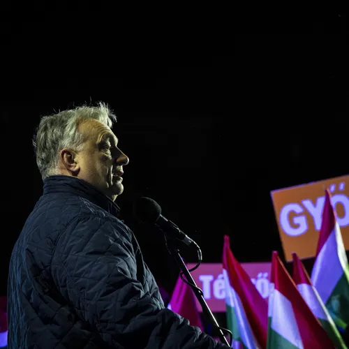Poetin-vazal Orbán uitgefloten op eigen campagnebijeenkomst
