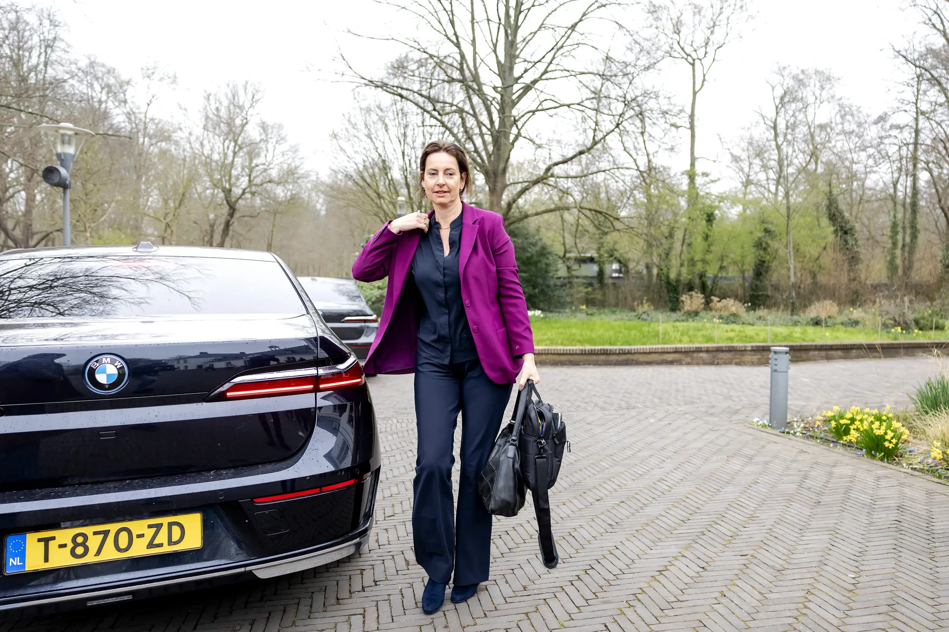 Afbeelding van Ministers doen maar wat bij bezuinigingen op ambtenarij