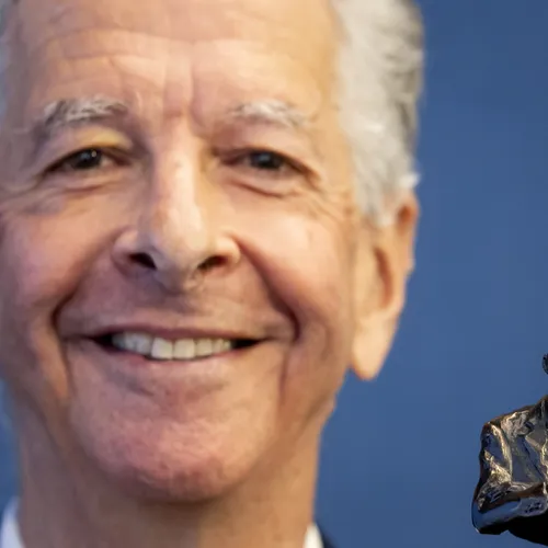 Jouw westerse blik zit gevangen in het verleden, Ronald