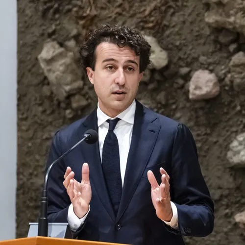 GL-PvdA kijkt machteloos toe, geef Klaver daarom een stevig mandaat