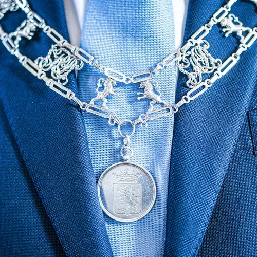 Het mysterieuze ritueel van de benoeming tot burgemeester