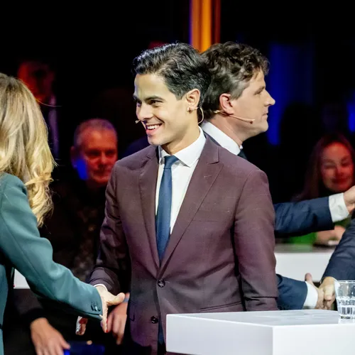 Oude leiders zetten het land op slot