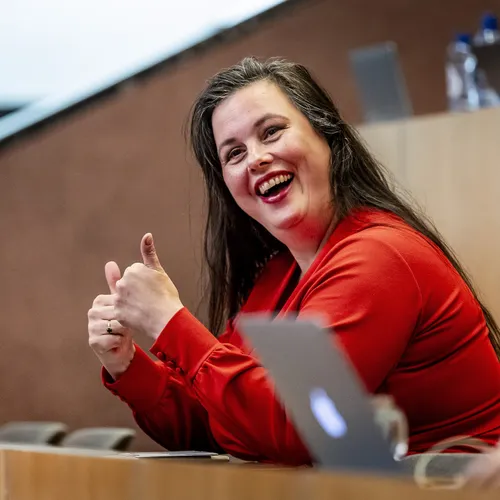Tante Theodora: De Nieuwe Ruba Extra Zware Shag-variant van Mies Bouwman op Nationale Rouwshow Tournee