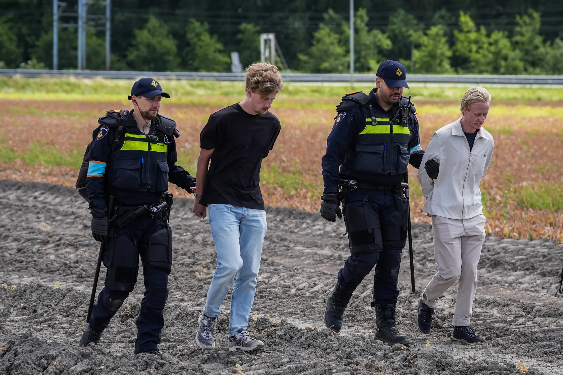 Afbeelding van Persvrijheid in het geding bij NAVO-top: politie pakt journalisten op bij XR-demo A44