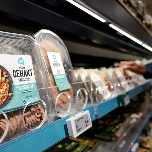 Met de nieuwe regels voor de namen van vleesvervangers krijgt de Europese 'dopjes-vast-aan-flessen-lobby' een koekje van eigen deeg