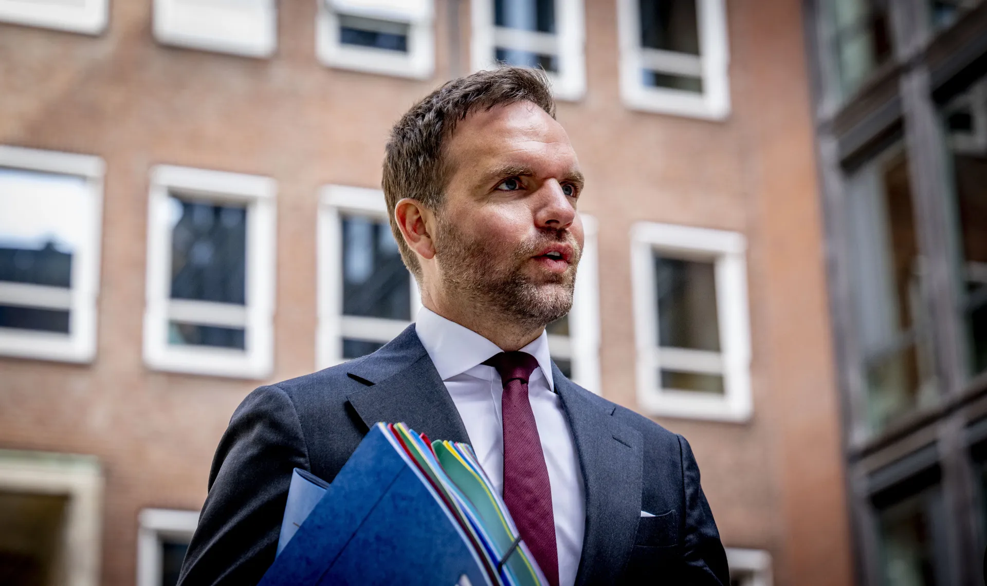 Afbeelding van Tante Theodora vraagt zich af: What would J.C. do, Defensiedaddy?