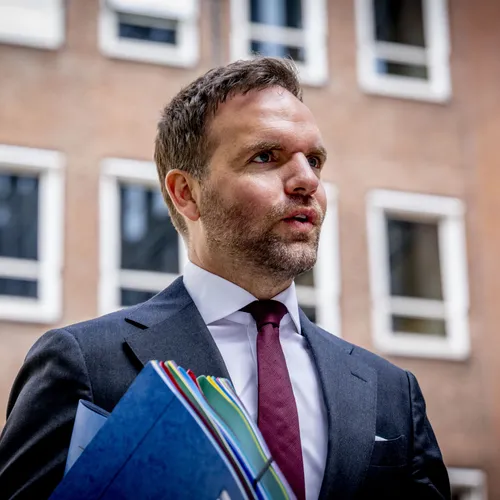 Tante Theodora vraagt zich af: What would J.C. do, Defensiedaddy?