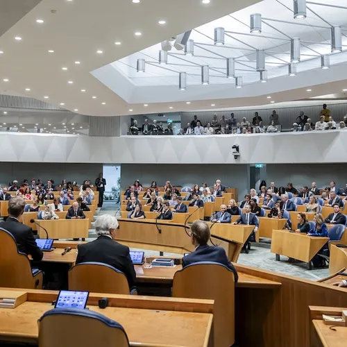 De democratische rechtsorde is mensenwerk, verbeter die