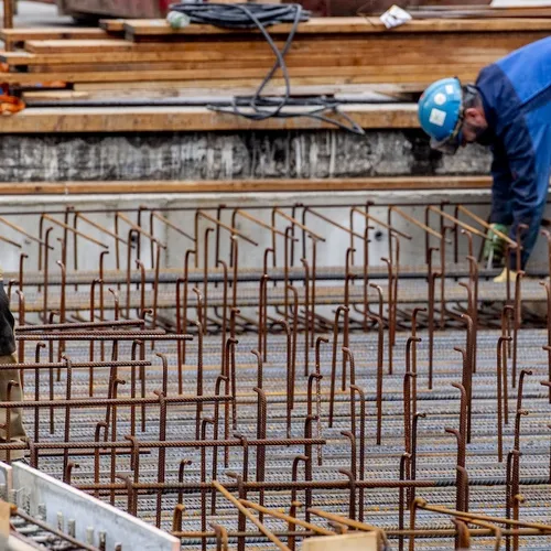 Hardwerkende bouwvakkers blijven altijd lachen