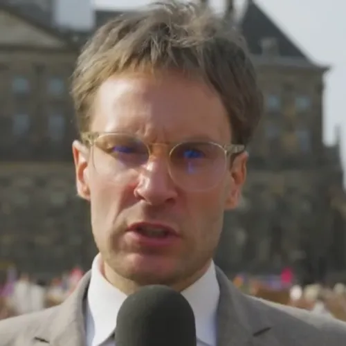 Journalist Hans Middenweg is objectief, daarom heeft hij geen mening over racisme