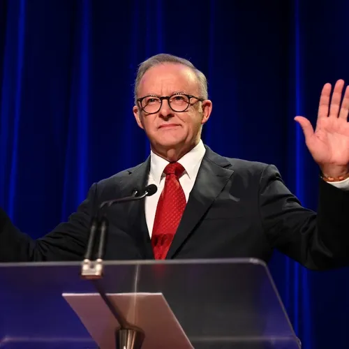 Labor wint Australische verkiezingen van conservatieven die last hebben van Trump-imago