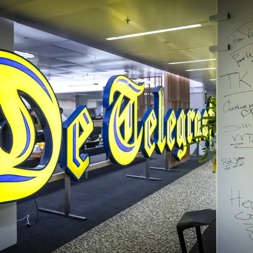 Telegraaf trapt in AI-foto en hoax over niet-bestaande evacuatievluchten Dubai