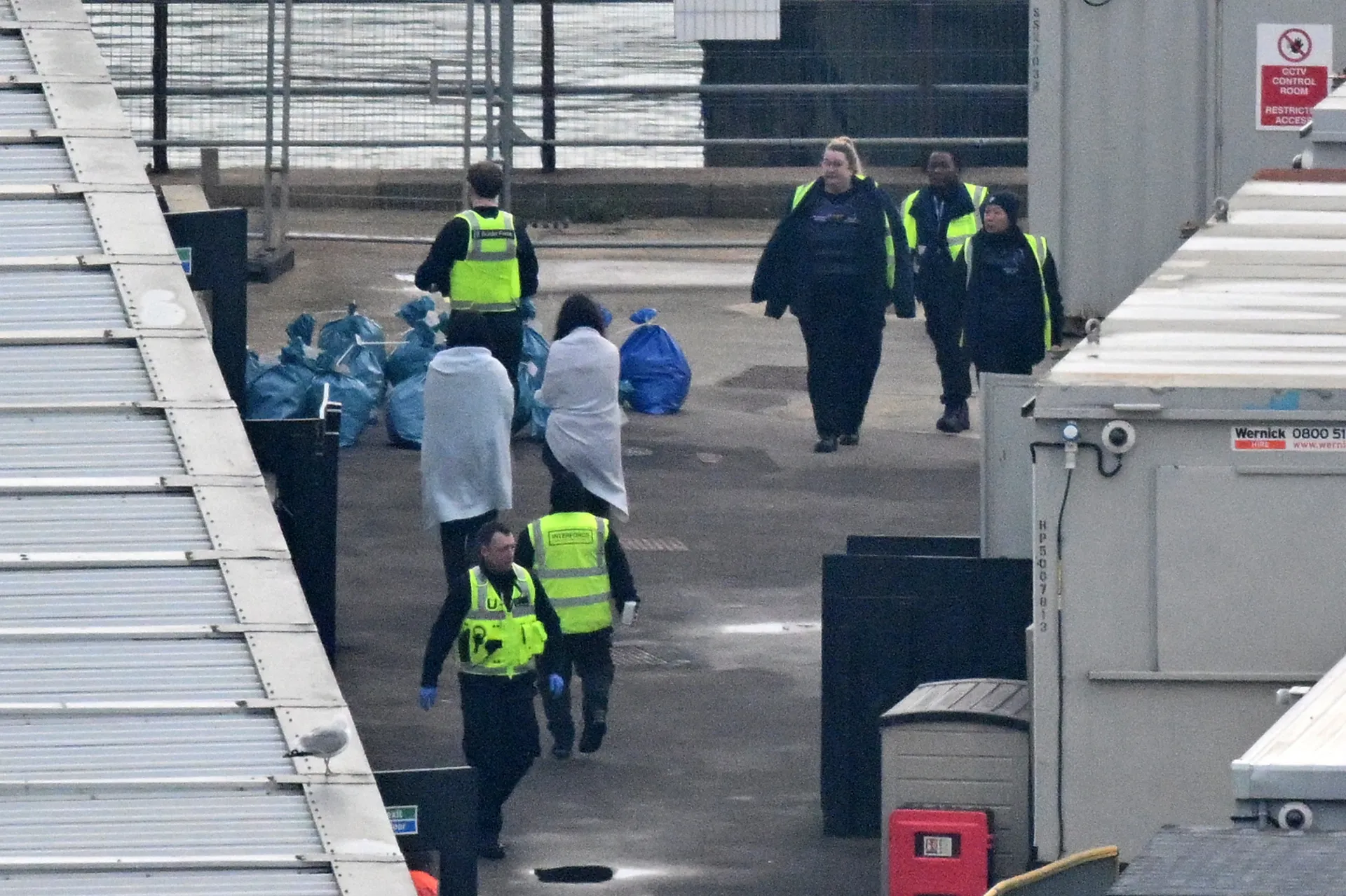 Afbeelding van Britten willen vluchtelingen hun sieraden afpakken