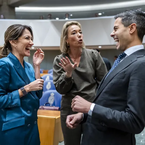 Onze stem stelt niks meer voor. Wij zijn marionetten