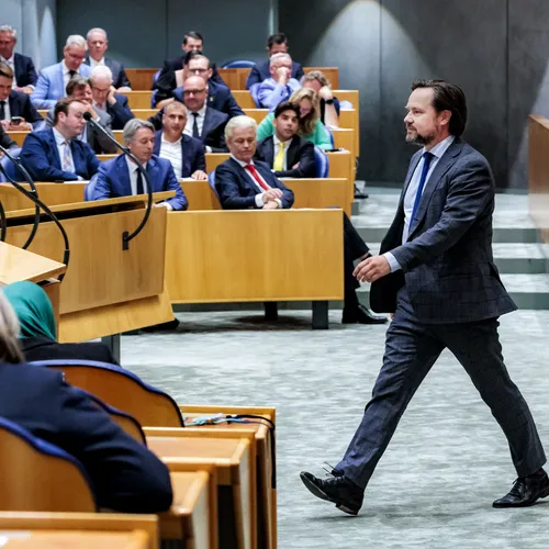 Diederik Boomsma verlaat zinkend NSC-schip voor bruine JA21-sloep