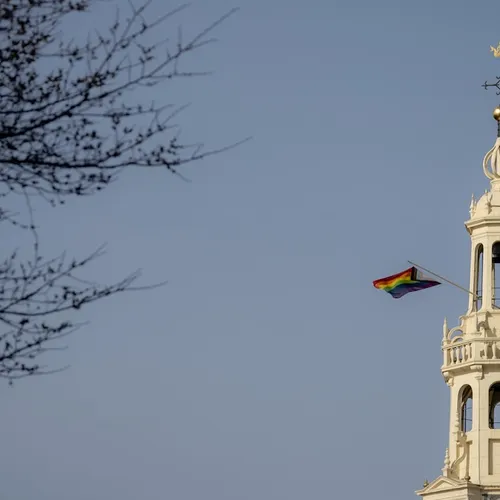 Wel pronken met het homohuwelijk, maar lhbtqia+ geliefden op de vlucht laten we gewoon stikken